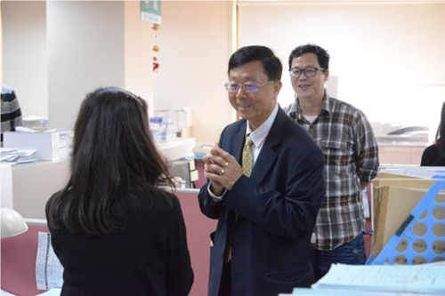 The Director-general, Lin, Ching-Tsung, is encouraging the colleagues..png