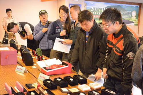 適逢母親節前，選購禮品民眾大增