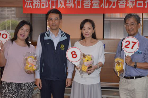 吳分署長義聰親自抽出3位登記應買的幸運民眾