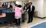 林署長至每間辦公室與同仁話家常