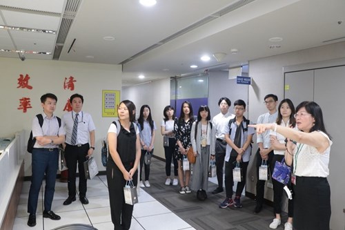 由實務經驗豐富的執行官帶領實習生瞭解執行業務流程