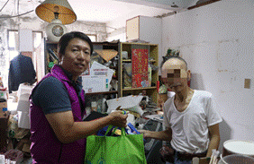 中秋佳節前夕探視獨居長者