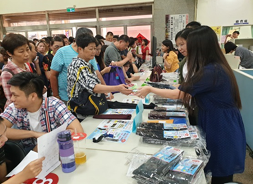 小米系列商品吸引民眾搶購