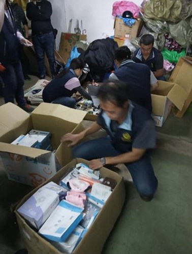 41 boxes of goods were successfully seized on two stall site and warehouse.