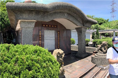 「家族式豪華陰宅(墓園)」仍無人投標，將續進行拍賣，期待有緣人出現。