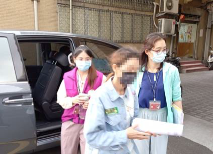 新北分署鍥而不捨調查管收具體事證依法聲請管收,義務人女兒籌足現金繳清欠稅後,撤回管收之聲請。