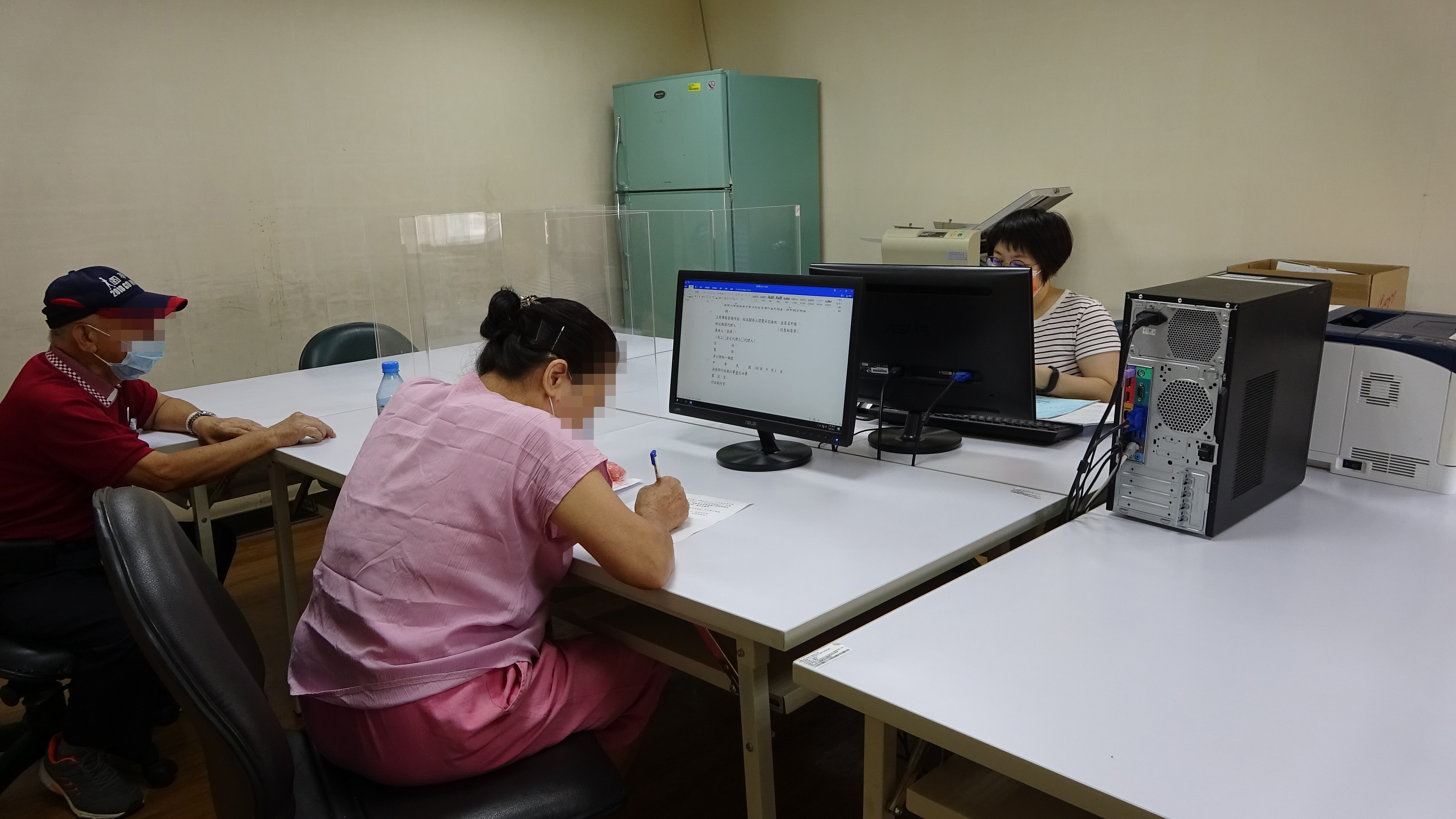 台北分署執行人員詢問義務人畫面照片