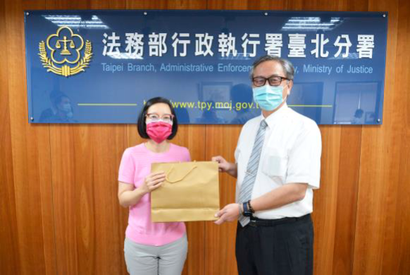 臺北國稅局陳副局長慧綺與臺北分署葉分署長合影
