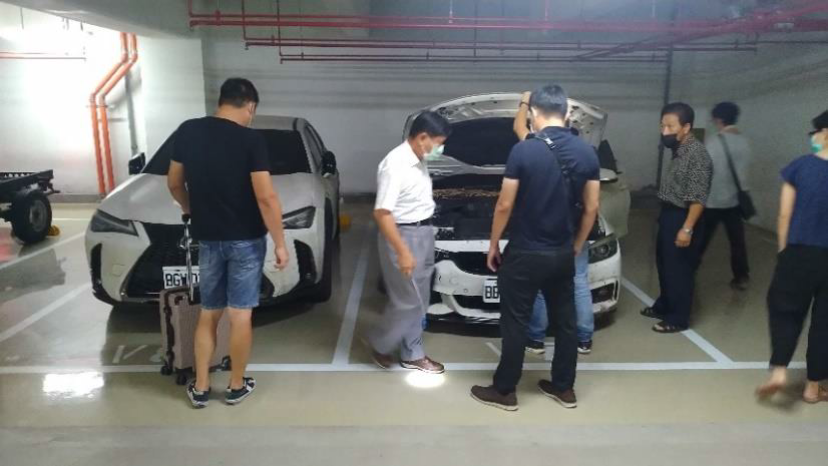 新北分署9月份「123聯合拍賣會」與臺灣新北地方檢察署聯合拍賣 4部汽車吸引民眾前來賞車。