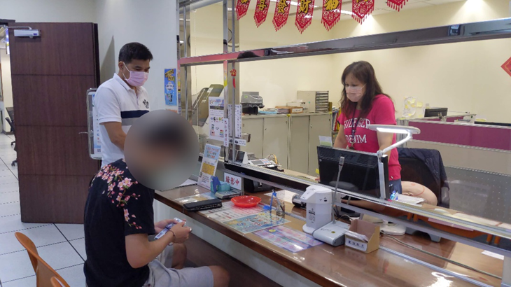 唐姓義務人至新北分署出納室以現金繳清剩餘罰鍰4萬3,000餘元。