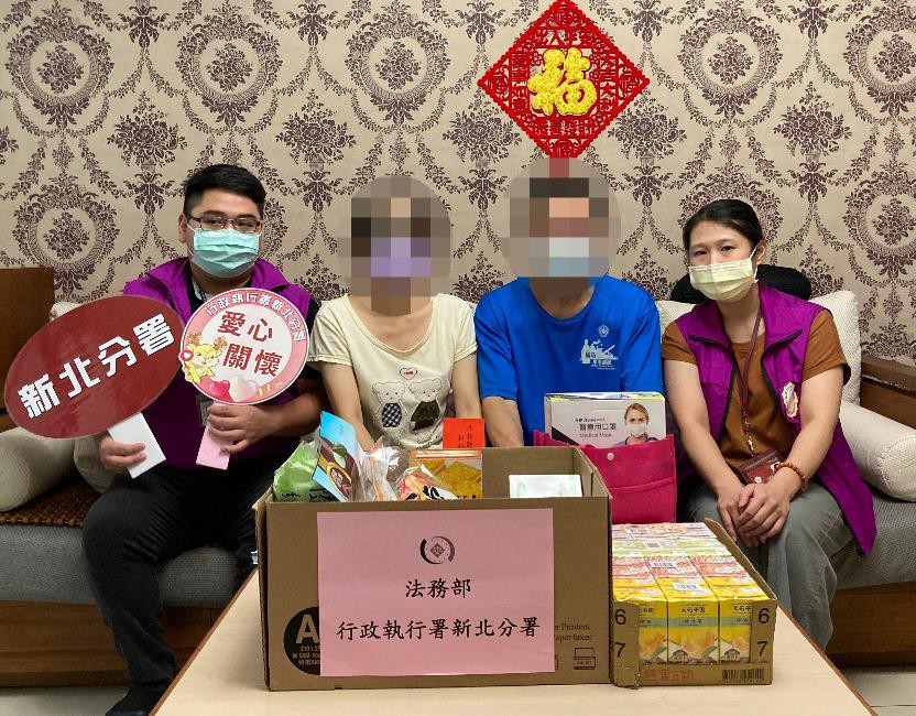 新北分署至陳男住所關懷訪視，
並致贈愛心物資。