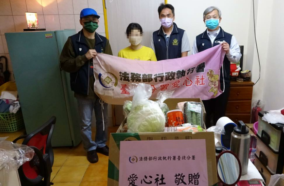捐贈合影