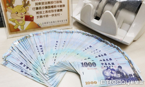 法務部執行署屏東分署針對轄內104位公職參選人，因積欠款項，執行查扣選舉保證金及補助款，成功追回131萬元。