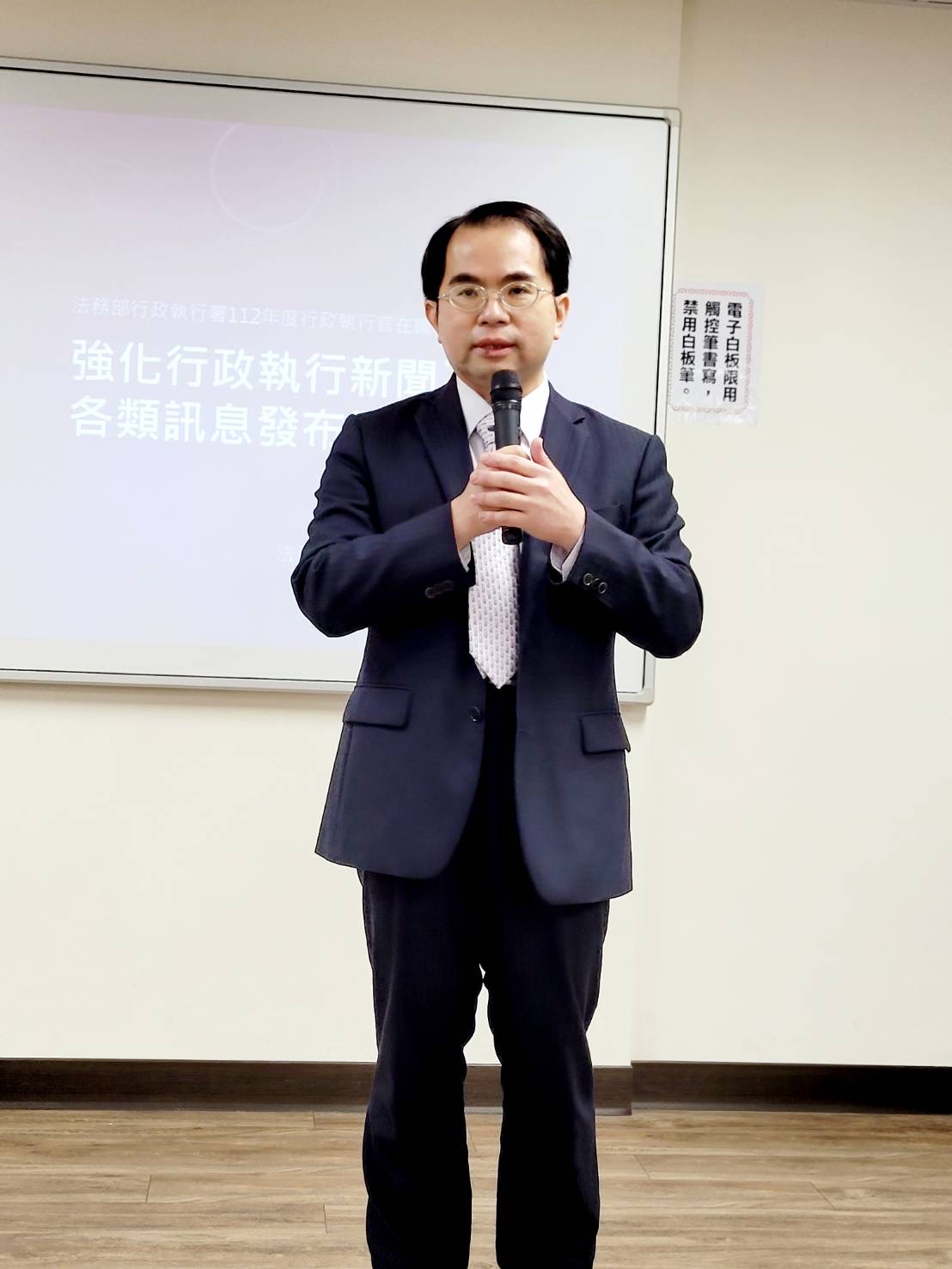 顏主秘挑選