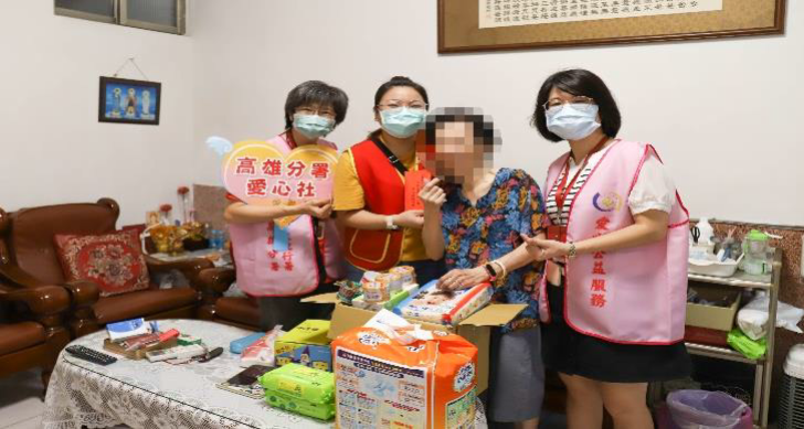 前往義務人家中慰贈生活物資