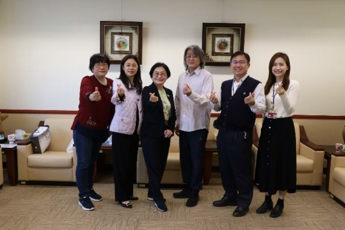 中央健康保險署臺北業務組李組長純馥率同仁至新北分署拜會黃分署長立維，進行業務交流。