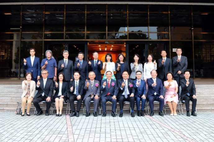 113年5月17日新北分署黃分署長立維參加法務部部長歡送會，會後大合影2