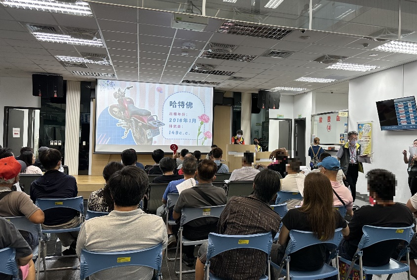 拍賣會民眾都已有備而來