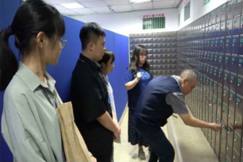 帶領東吳大學法學院實習學生至郵局維護通訊領標情形