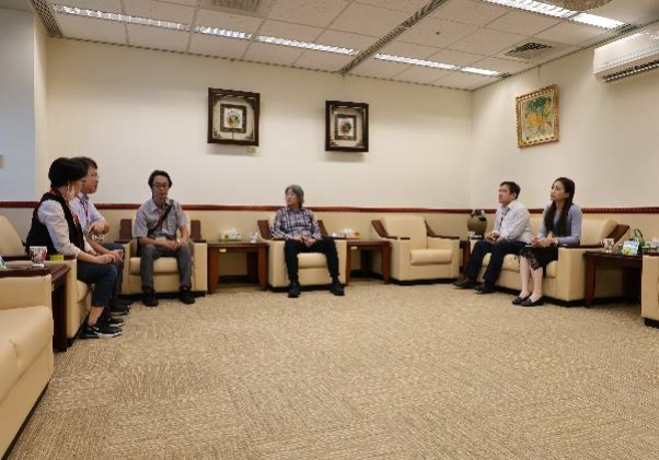 勞動部勞工保險局新北市辦事處新任李主任水霖率同仁至新北分署拜會黃分署長立維，進行業務交流。