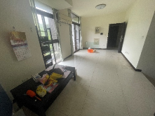 三峽區溪東路大樓住宅，以881萬元拍定。