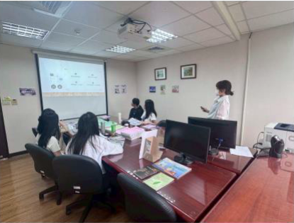 東吳大學法學院實習學生專注聆聽廉政課程之情形