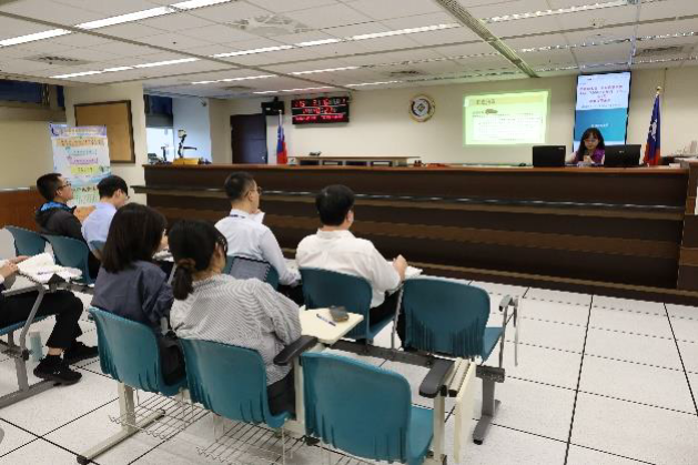 法務部司法官學院司法官 第66期學員於新北分署 拍賣室觀摩動產及不動產 拍賣程序。