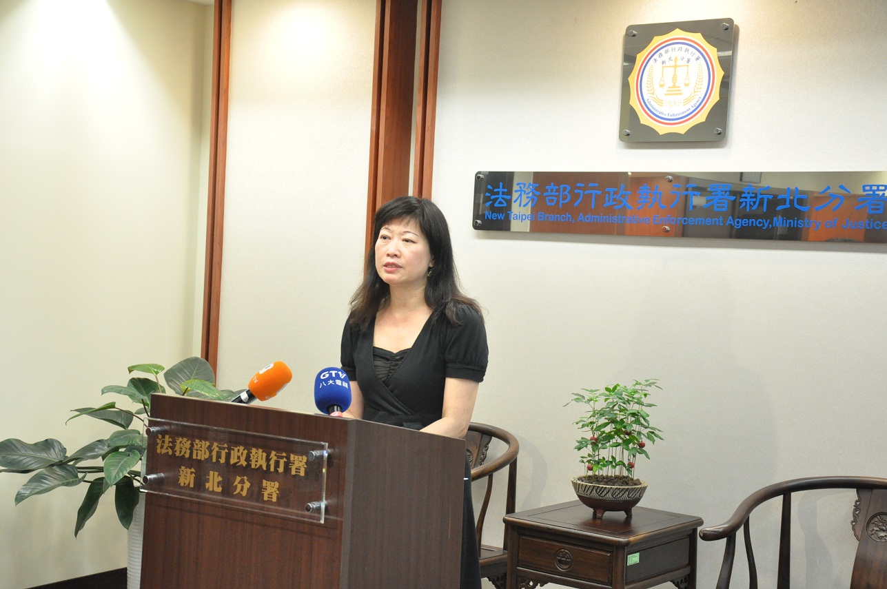 施主任執行官接受電子媒體專訪說明管收側照