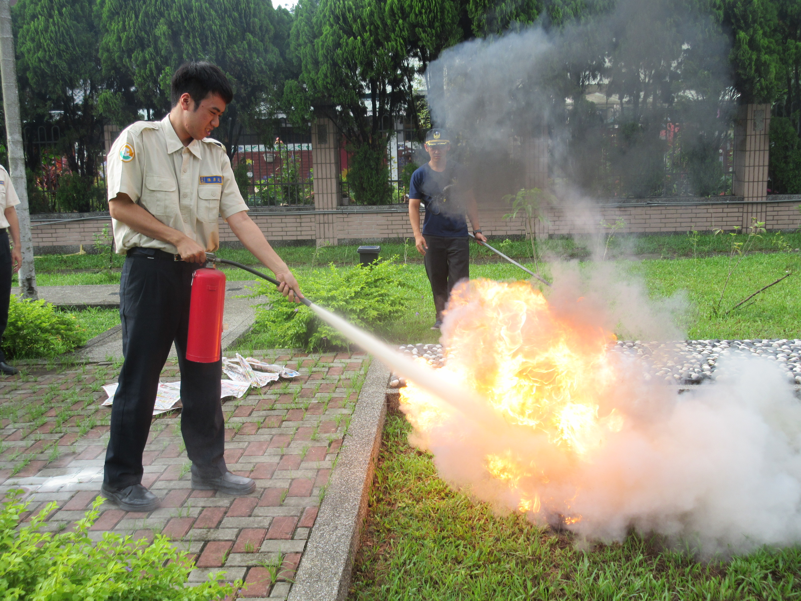 滅火器滅火