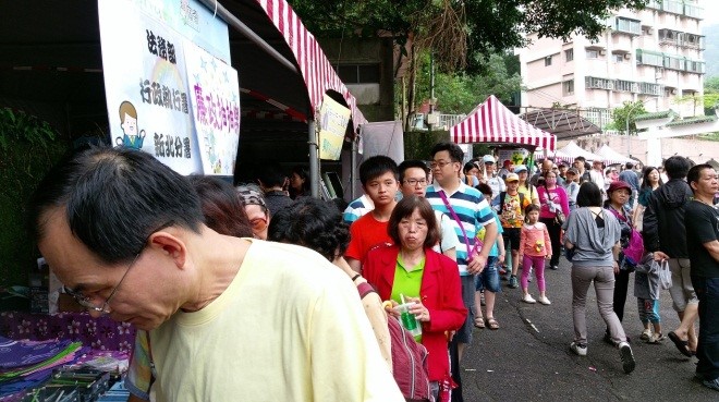 配合新北市土城區公所105年桐花祭活動設攤宣導政令