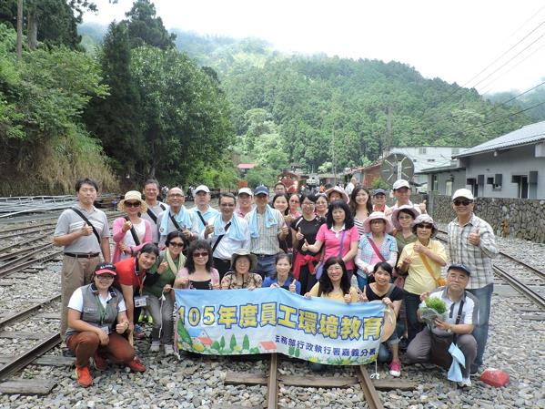 同仁至石棹偏鄉服務站清潔周遭環境